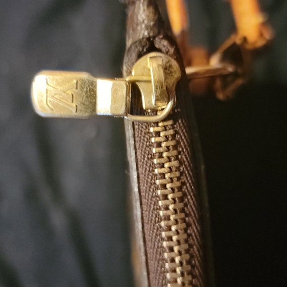 COPY - Authentic Louis Vuitton Monogram Neverfull GM Pouch Only w/ Beige Int Wr… - Picture 3 of 8